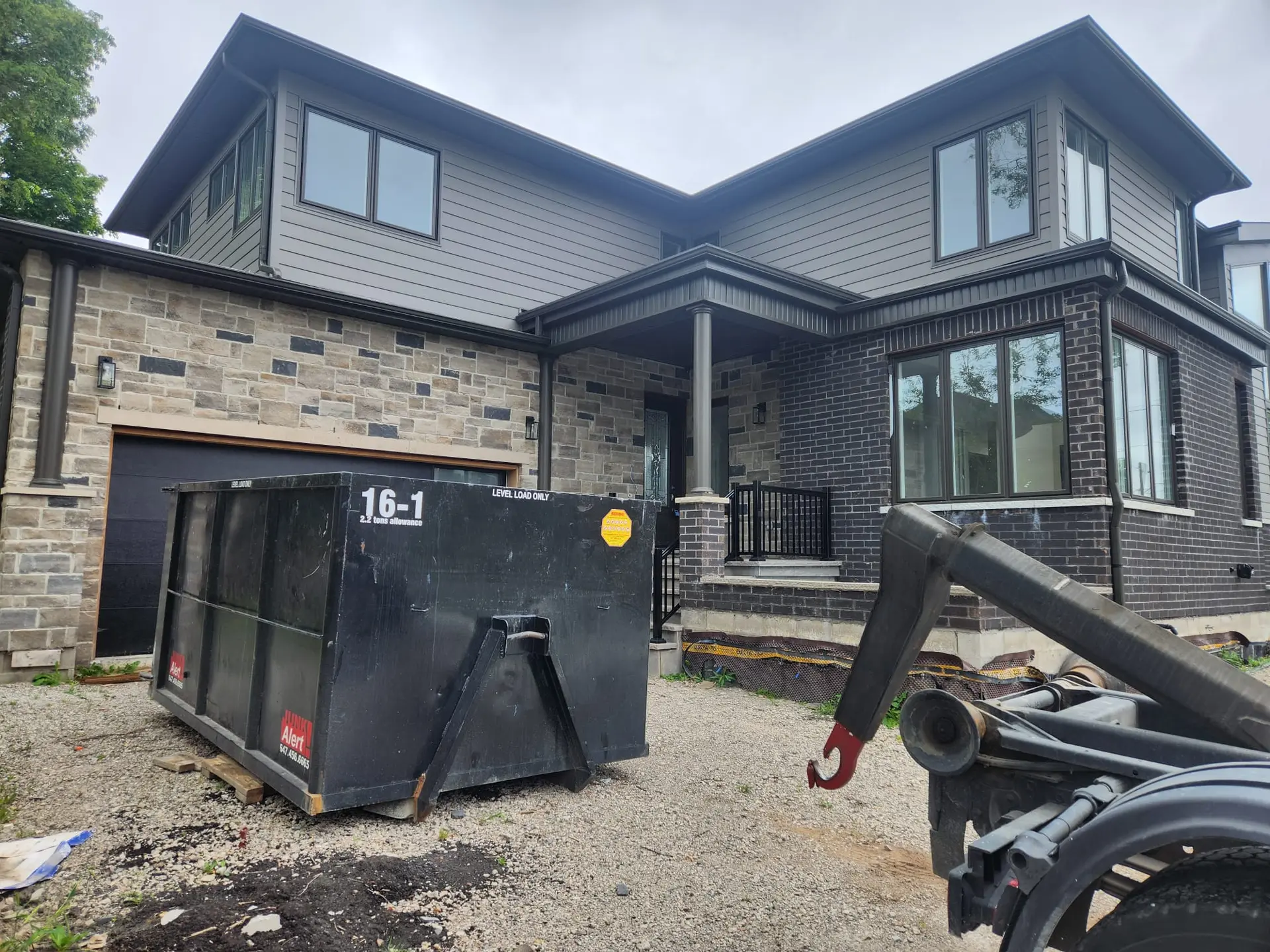 Junk Alert roll-off bin placed in front of a new build